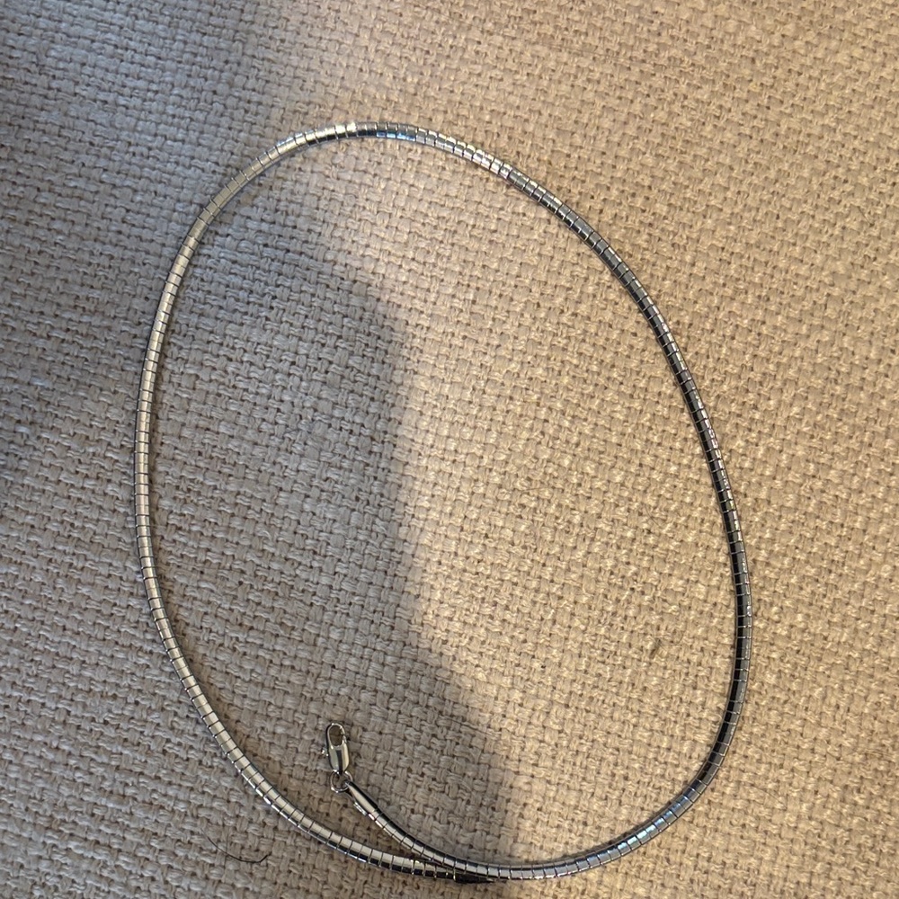 Elegant Silver toned metal Necklace for Women